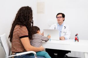 Sunat Bayi, Apakah Aman? Ini Manfaat dan Risikonya